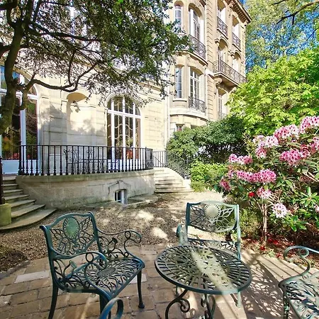 Apartment Alfred De Vigny Paris