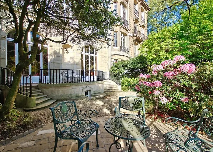 Apartment Alfred De Vigny Paris